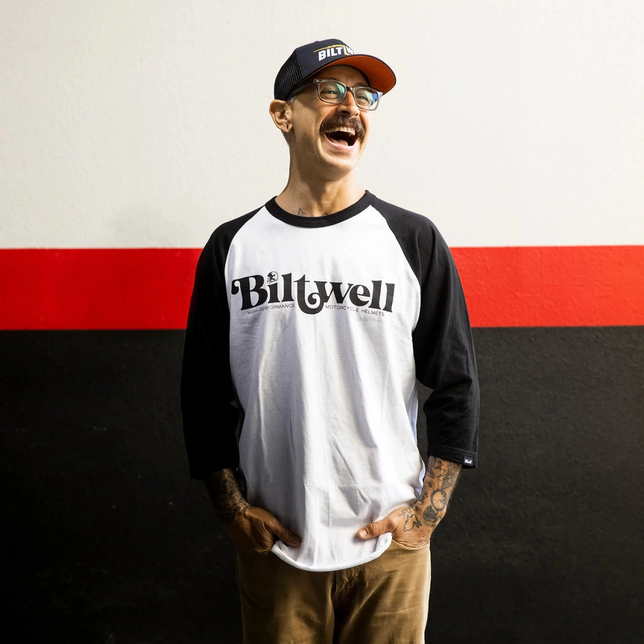 Biltwell - High-Perf Raglan T-Shirt - Black/White 4 Biltwell - High-Perf Raglan T-Shirt - Black/White - Image 4