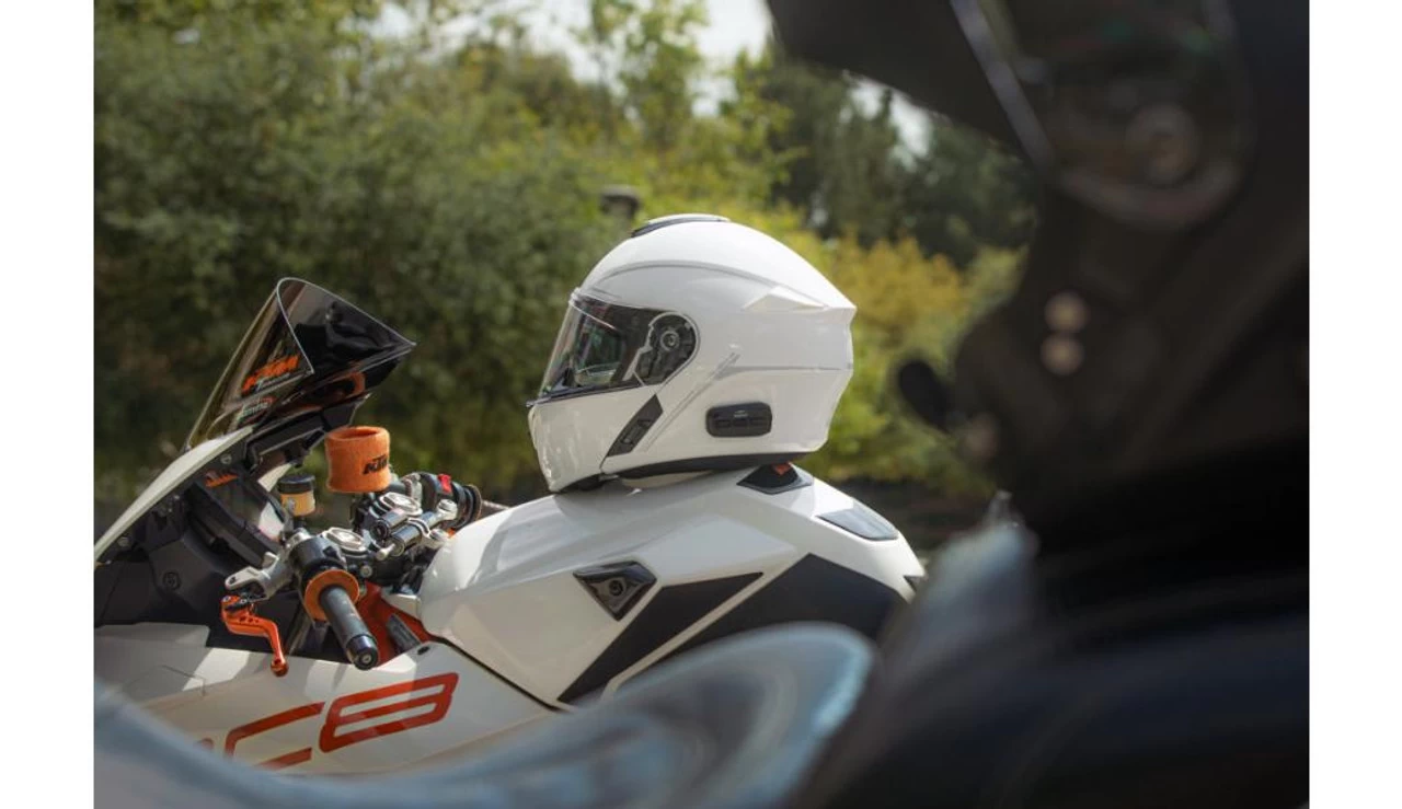 SENA - Outrush R Modular Bluetooth Helmet - Black 5 SENA - Outrush R Modular Bluetooth Helmet - Black - Image 5